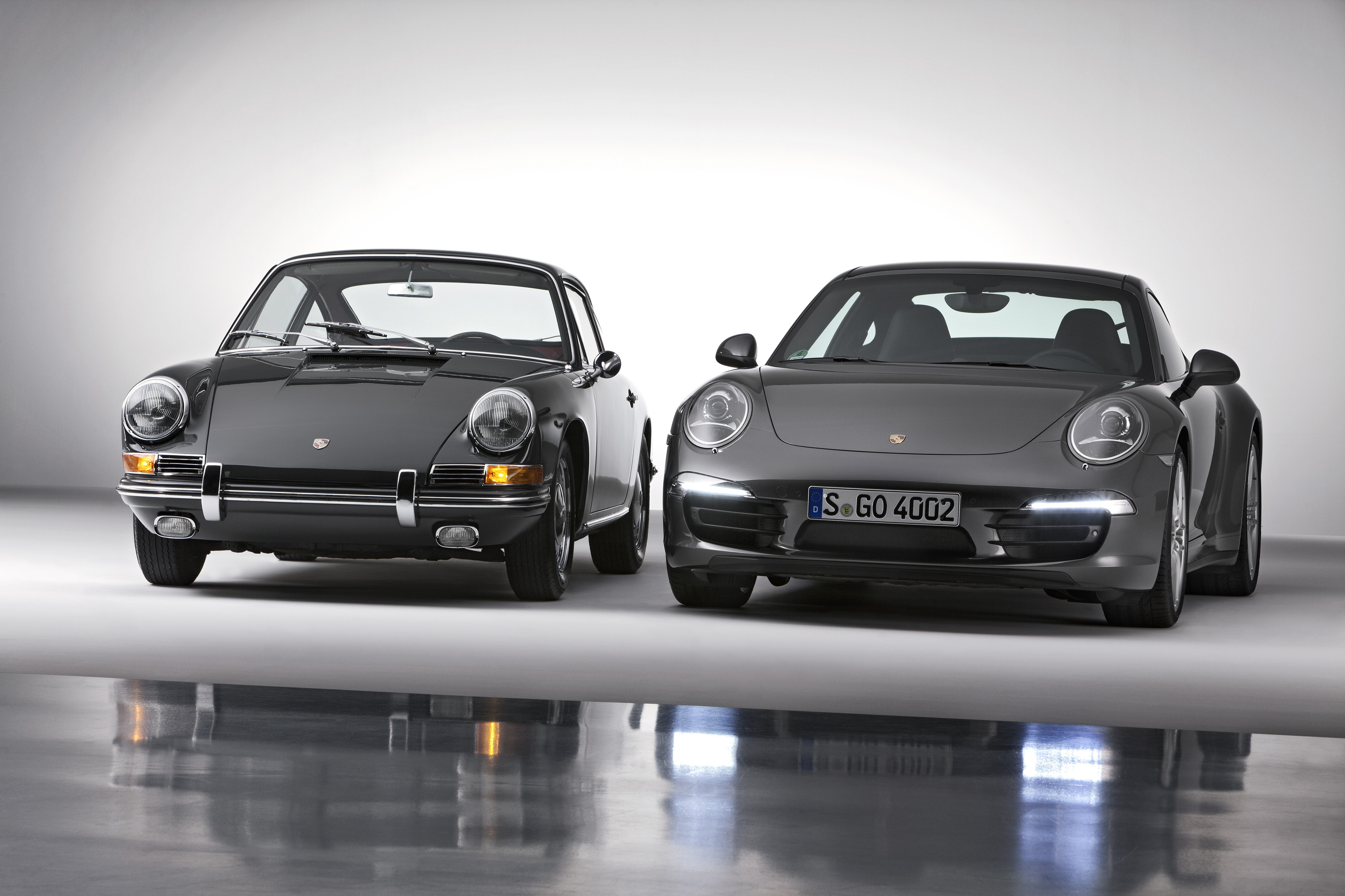 Old vs new. Porsche 911 автомобили Porsche. Porsche 911 модель. Порше 911 4 поколение. Порше 911 1.