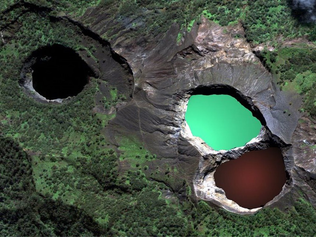 Jezera na vrhu spreminjajo barvo