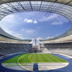 Olimpijski stadion v Berlinu je ena izmed redkih stavb, ki je preživela napade II. svetovne vojne. Od takrat so jo večkrat obnovili in danes lahko sprejme več kot 70.000 obiskovalcev.