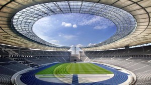 Olimpijski stadion v Berlinu je ena izmed redkih stavb, ki je preživela napade II. svetovne vojne. Od takrat so jo večkrat obnovili in danes lahko sprejme več kot 70.000 obiskovalcev.