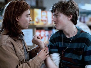 Arnie Grape (Leonardo DiCaprio) in Gilbert Grape (Johnny Depp) v filmu What's Eating Gilbert Grape (Kaj žre Gilberta Grapa, 1993)