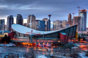 Scotiabank Saddledome v Kanadi je verjetno za vse, ki kupijo cenejšo karto, prava magična dežela: v notranjosti ni niti enega podpornega stebra, ki bi gledalcem oviral pogled na dogajanje.