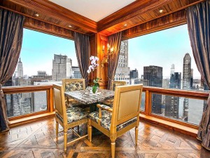 Leta 2015 je postal sosed Melanie Trump, saj si je omislil prestižno stanovanje v Trumpovem nebotičniku na Manhattnu (New York). Zanj je odštel 14 milijon evrov.