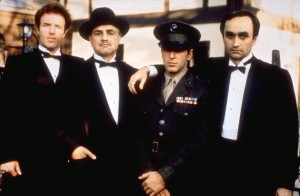 Michael Corleone (Al Pacino), Sonny Corleone (James Caan) in Fredo Corleone (John Cazale) v filmu The Godfather (Boter, 1972)