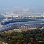Nacionalni stadion v Tajvanu lahko sprejme okoli 55.000 nogometnih navdušencev ter velja za  prvi stadion, ki izkorišča sončno energijo.