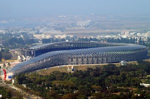 Nacionalni stadion v Tajvanu lahko sprejme okoli 55.000 nogometnih navdušencev ter velja za  prvi stadion, ki izkorišča sončno energijo.