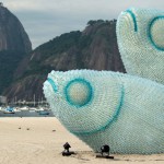 Skulptura na obali v Rio de Janeiru, v celoti narejena iz plastike.