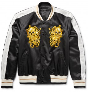 Souvenir jakne: Alexander McQueen, "souvenir" jakna iz mešanice bombaža, satena in svile, 1.695,00 €