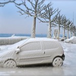 Ledene in snežne skulpture na avtomobilu