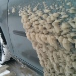 Ledene in snežne skulpture na avtomobilu
