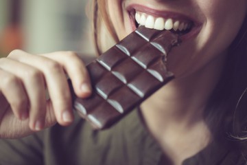 Si predstavljate, da ste za uživanje čokolade še dobro plačani?