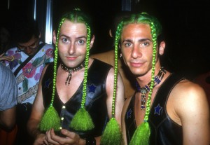 Žurerja s svojimi barvitimi kostumi, Club USA, 1993.