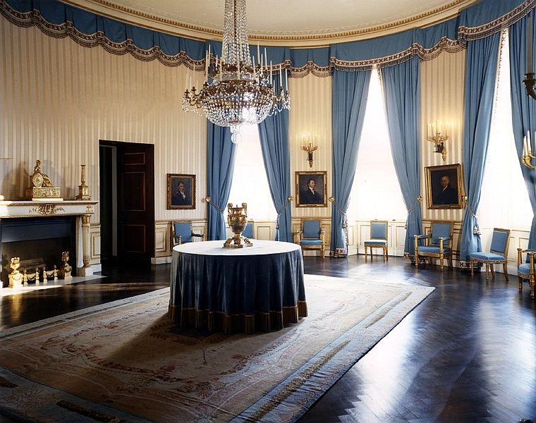Tako elegantna je bila Bela hiša v času Jackie Kennedy: Modra soba