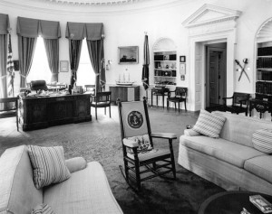 Tako elegantna je bila Bela hiša v času Jackie Kennedy: Ovalna pisarna