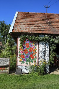 Zalipie: poljska vasica, ki je s cvetjem okrašena 'od glave do pet'