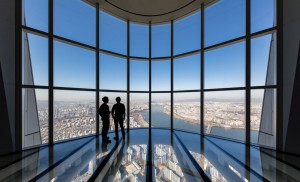 Lotte World Tower ima najvišjo razgledno ploščad s transparentnimi tlemi na svetu.