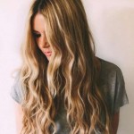 19 deklet, ki navdihujejo s svojimi dolgimi lasmi: Plažni kodri.