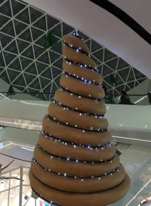Božično drevo v nakupovalnem centru