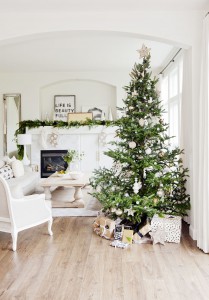 Kako letos čudovito okrasiti božično drevo?