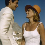 1961: oprijete enodelne kopalke v kombinaciji s pletenim klobukom