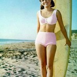 1965, 1966: Sally Field kot Gigdet v ljubkih dvodelnih roza kopalkah