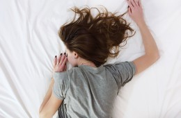 Nezadostna količina spanca vpliva na razvoj negativnih vsiljivih misli, ki motijo ​​življenje osebe.