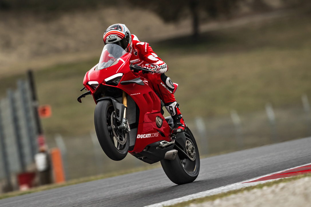 To je popolni dirkaški stroj - Ducati Panigale V4 R 